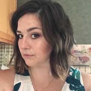 Meet your Posher, Caitlin